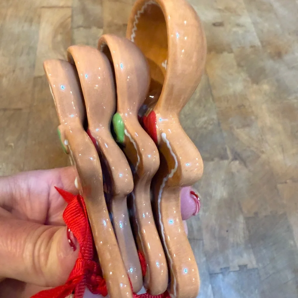 Pier 1 Imports Gingerbread Man Ceramic Measuring Spoons Set Christmas Holiday